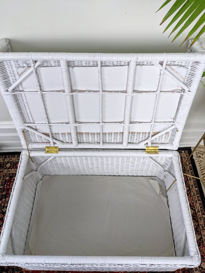 The White Wicker Bench Chest