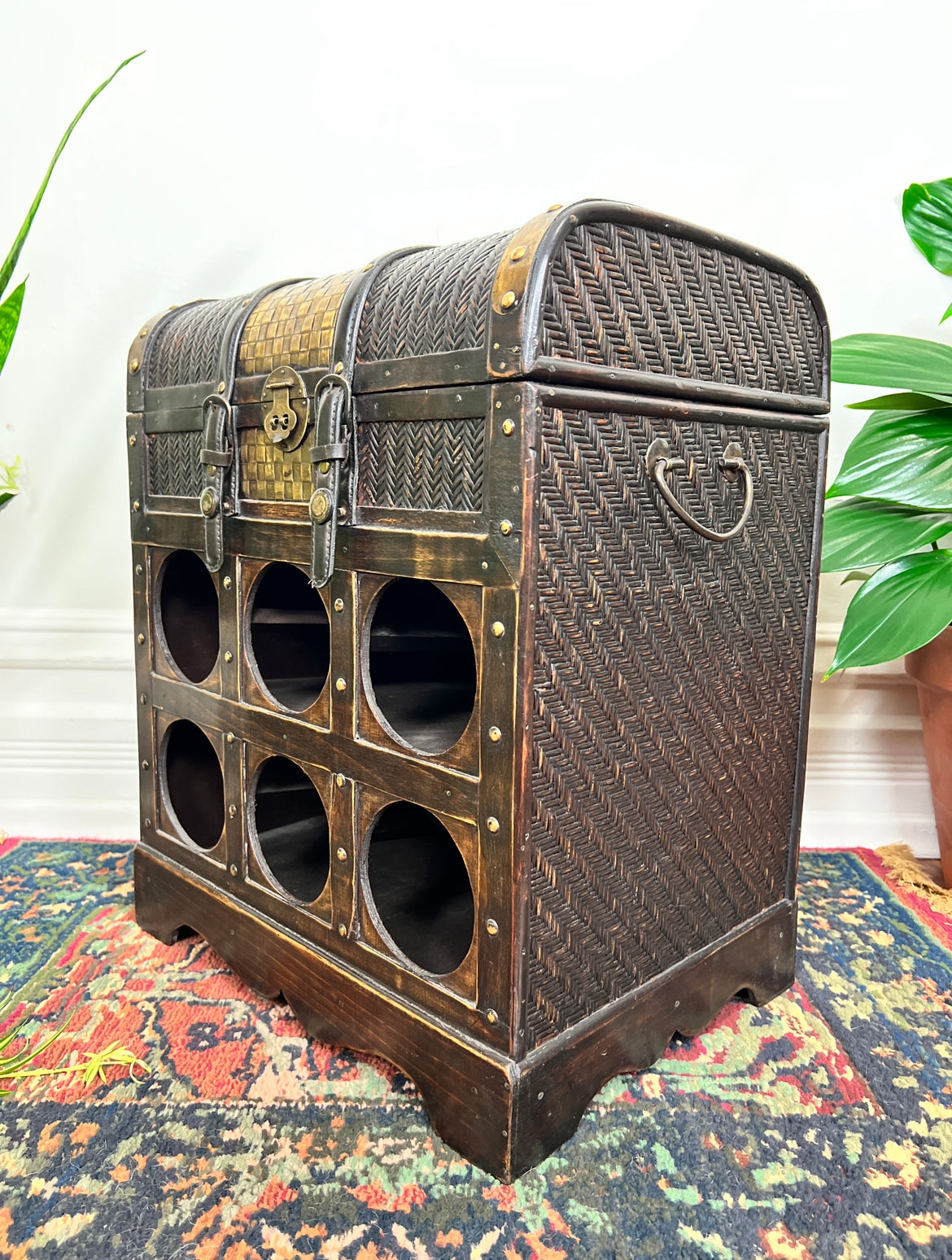 The Delicate Vines Wine Chest