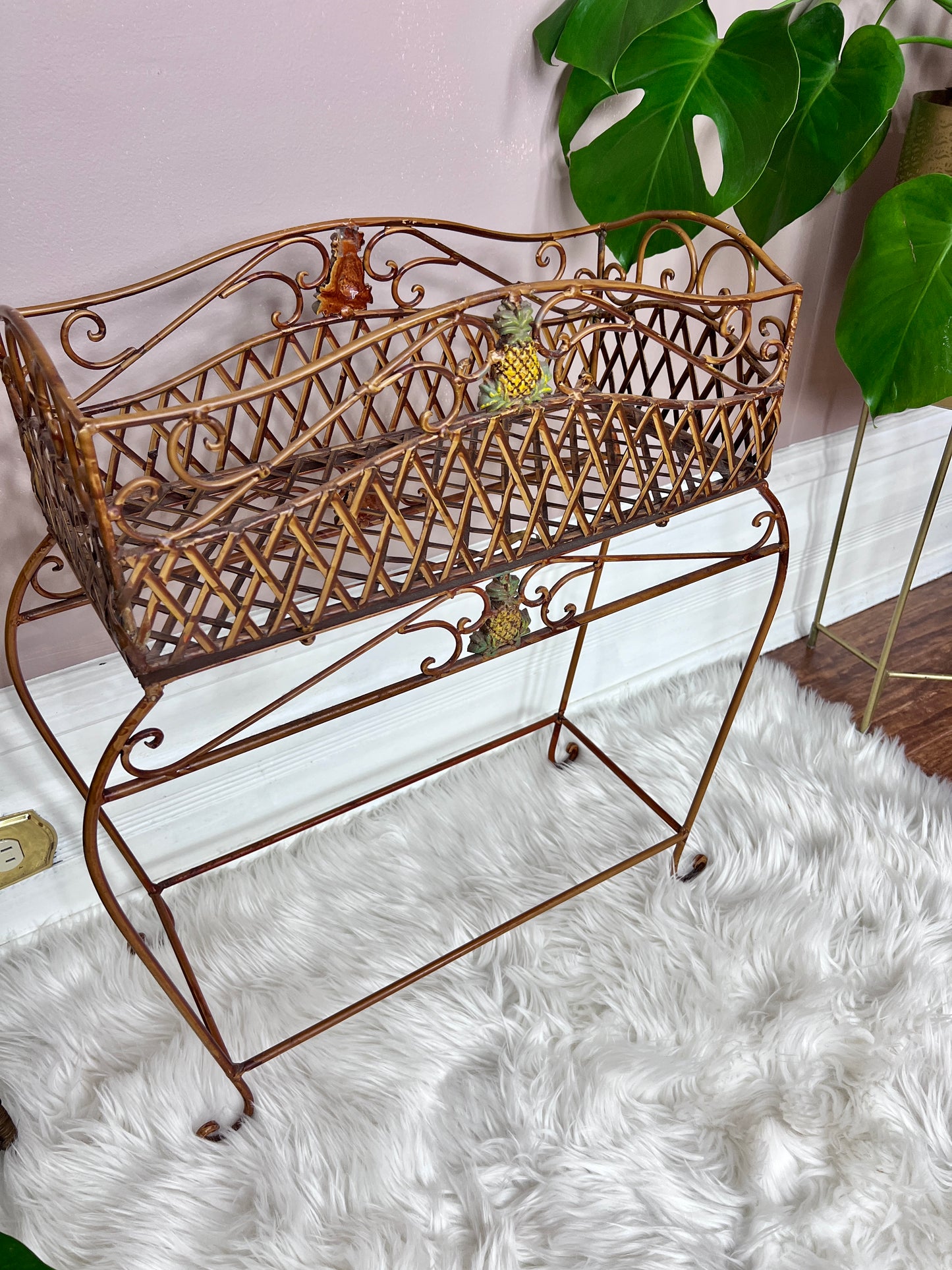 The Pineapple Plant Stand