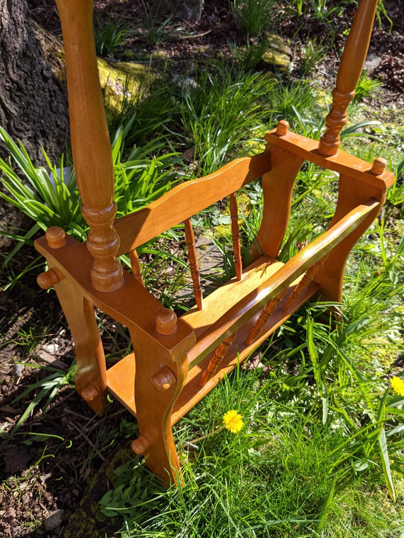 The Sid Side Table & Magazine Holder