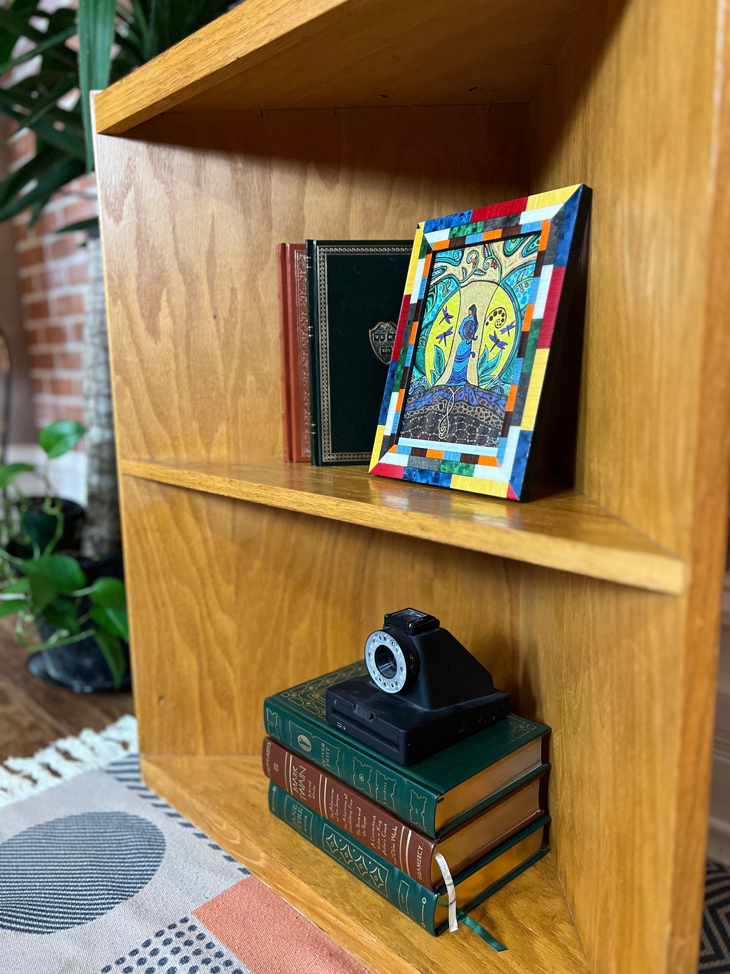 The Mosby Corner Shelfi