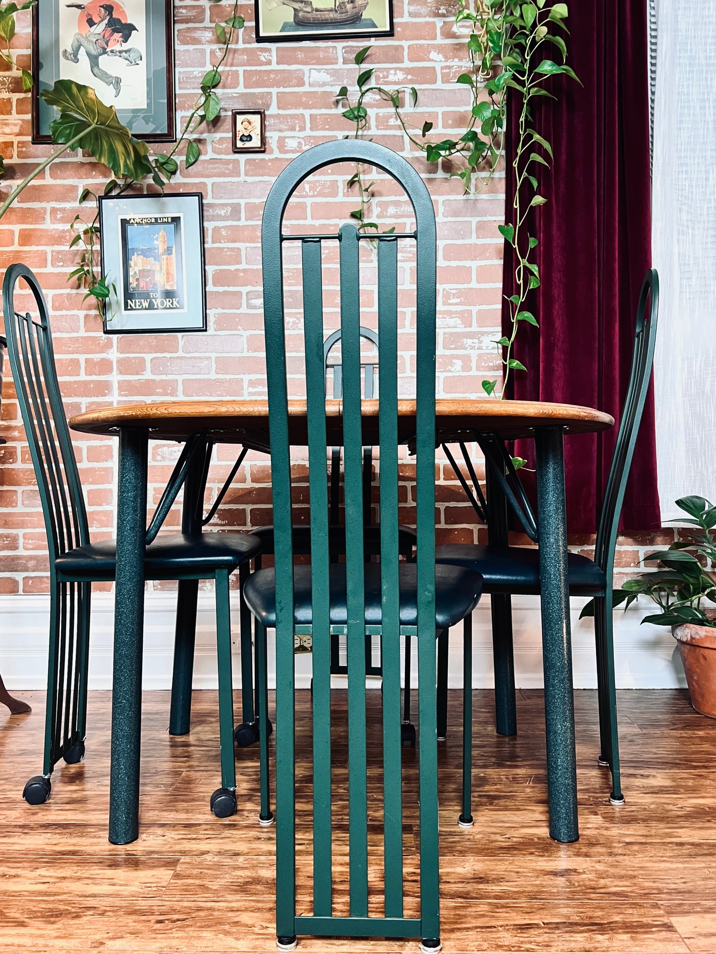 The Amisco Dining Set