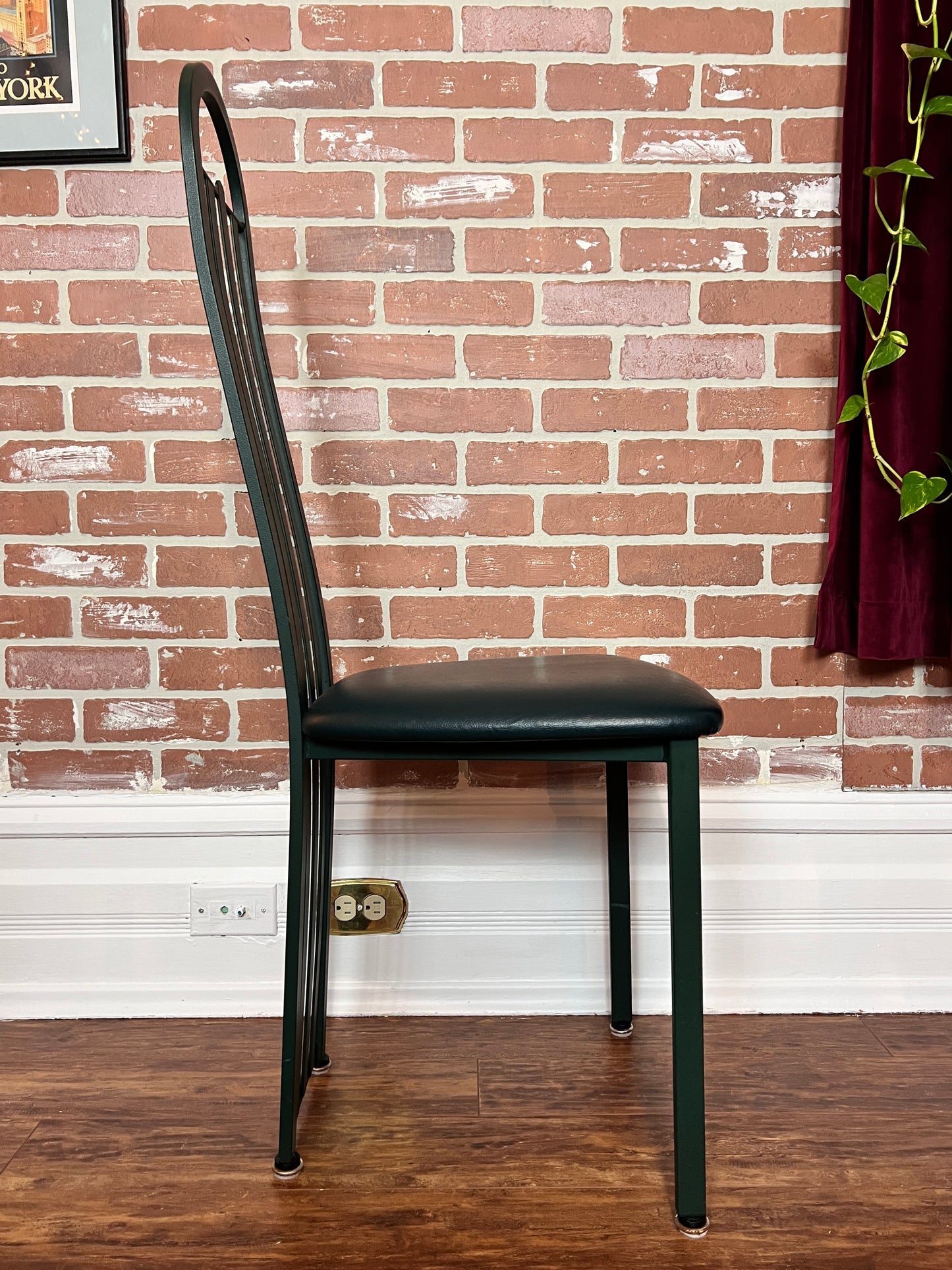 The Amisco Dining Set