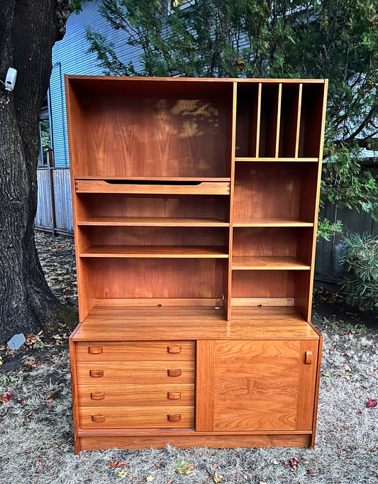 The Ferdinand Teak Bookshelf