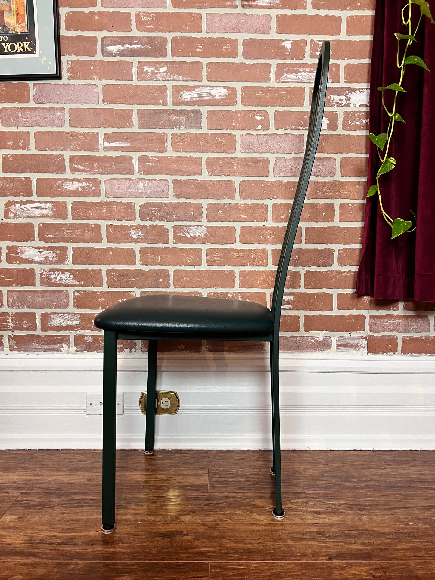 The Amisco Dining Set