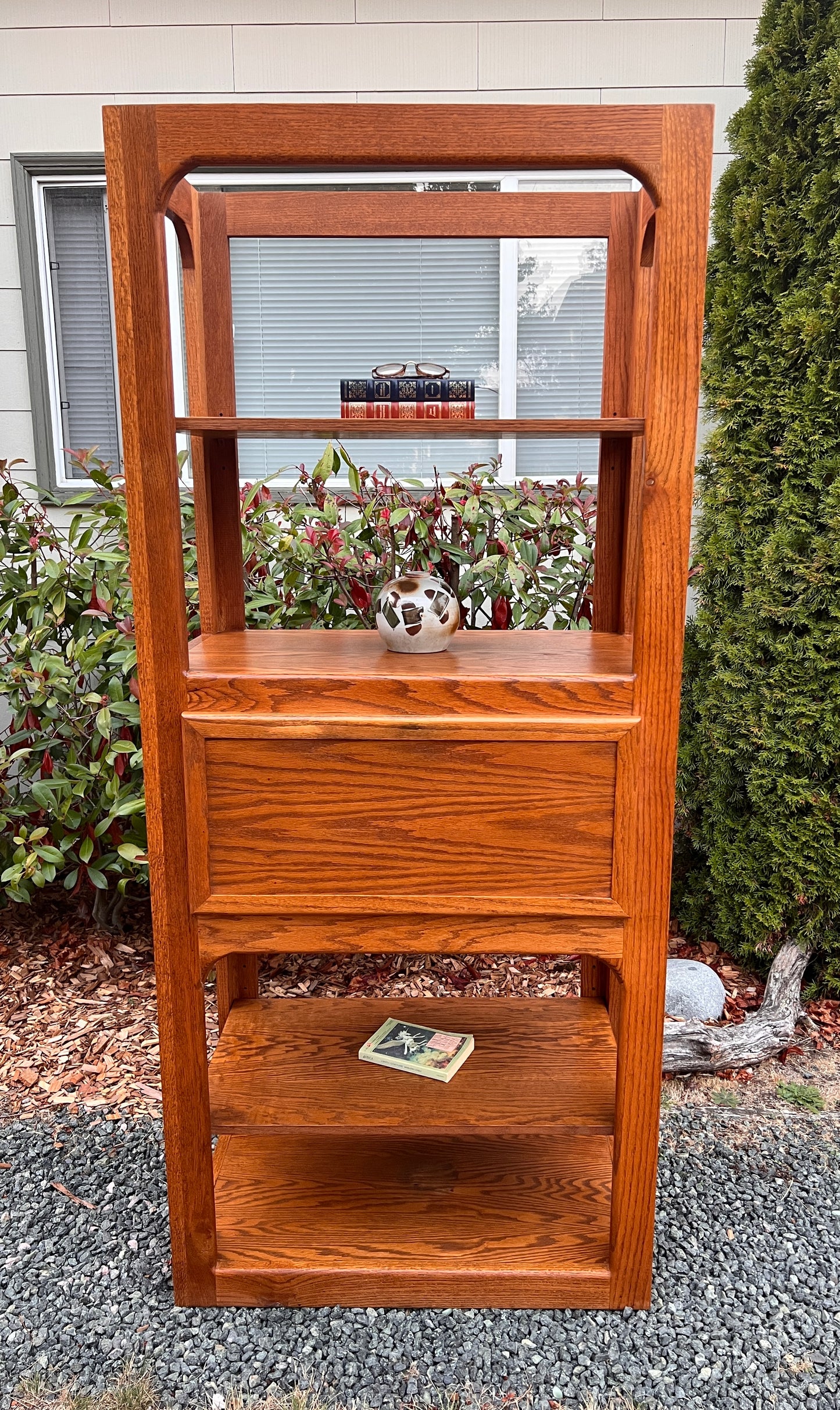 The Desert Sands Oak Shelf