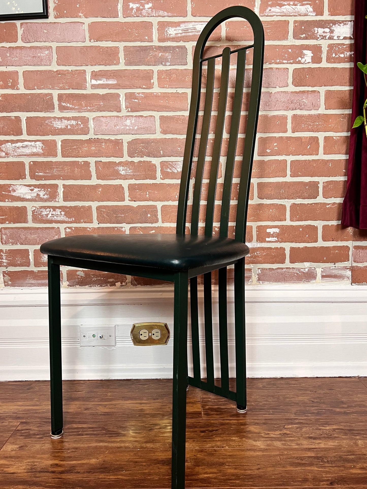 The Amisco Dining Set