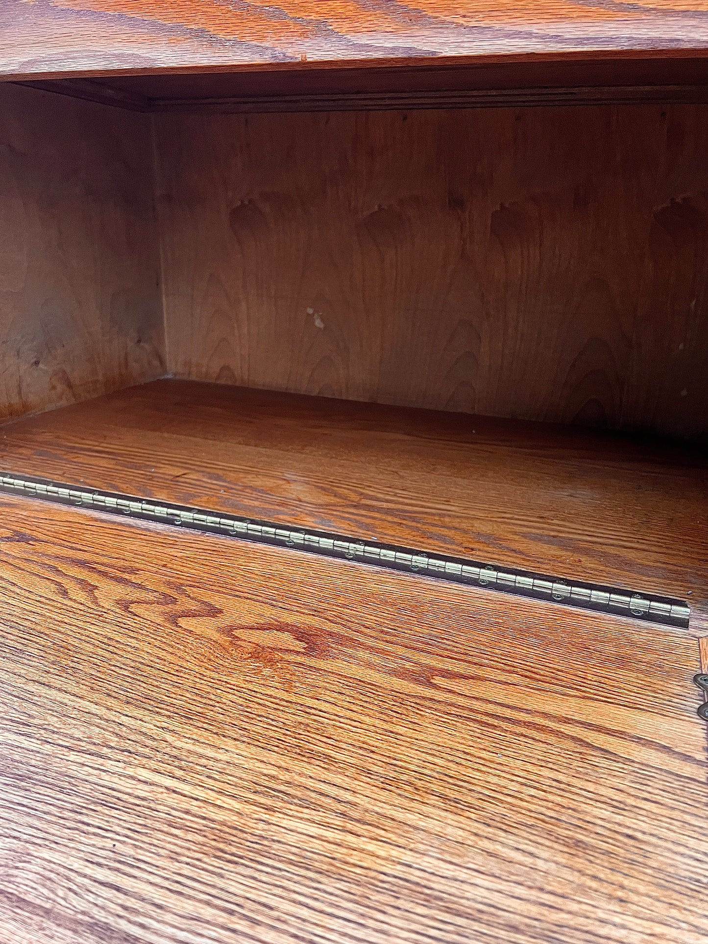 The Desert Sands Oak Shelf
