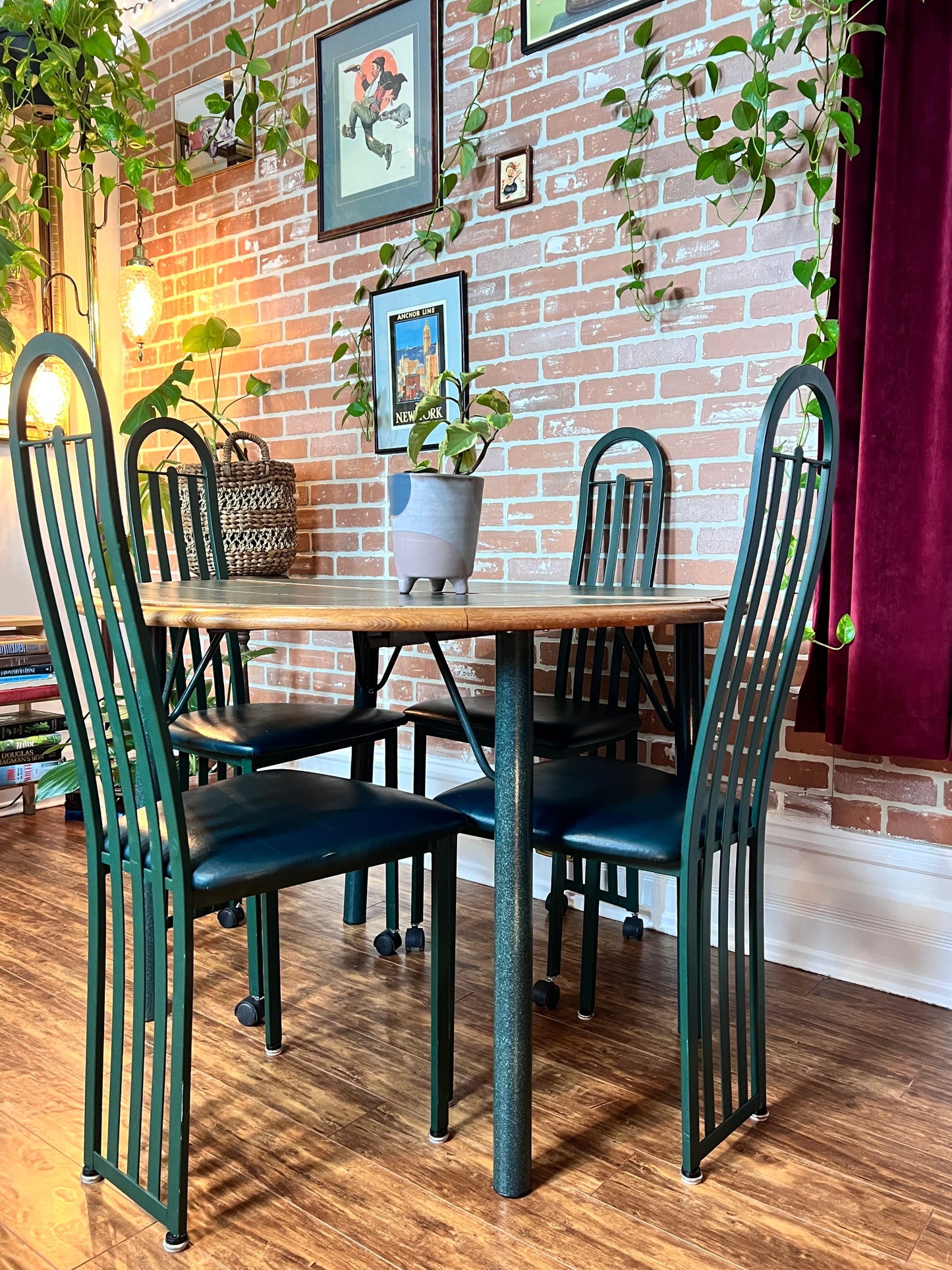 The Amisco Dining Set