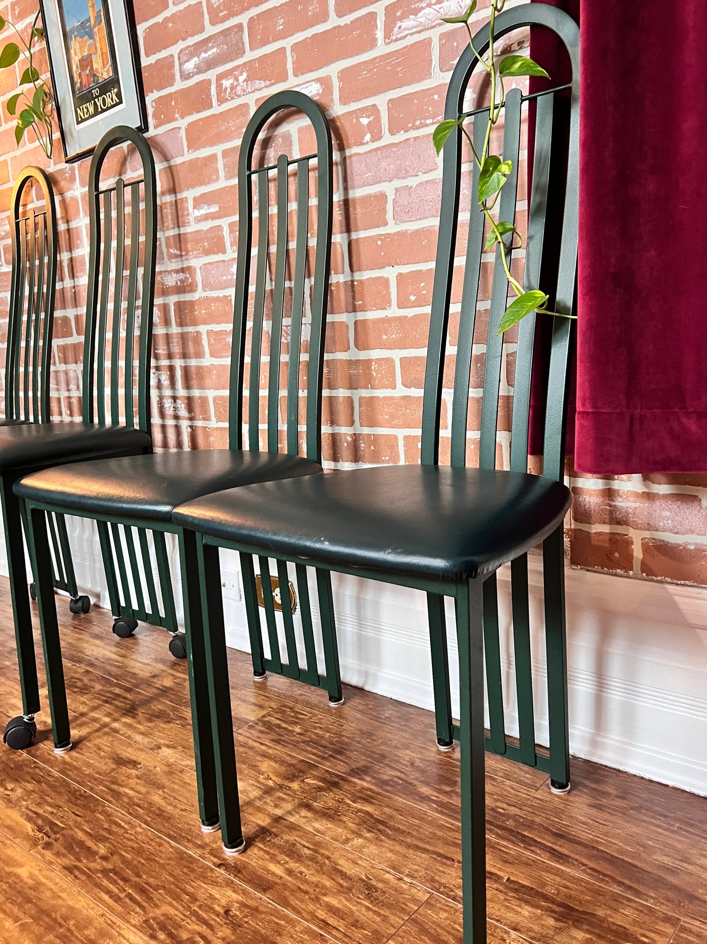 The Amisco Dining Set