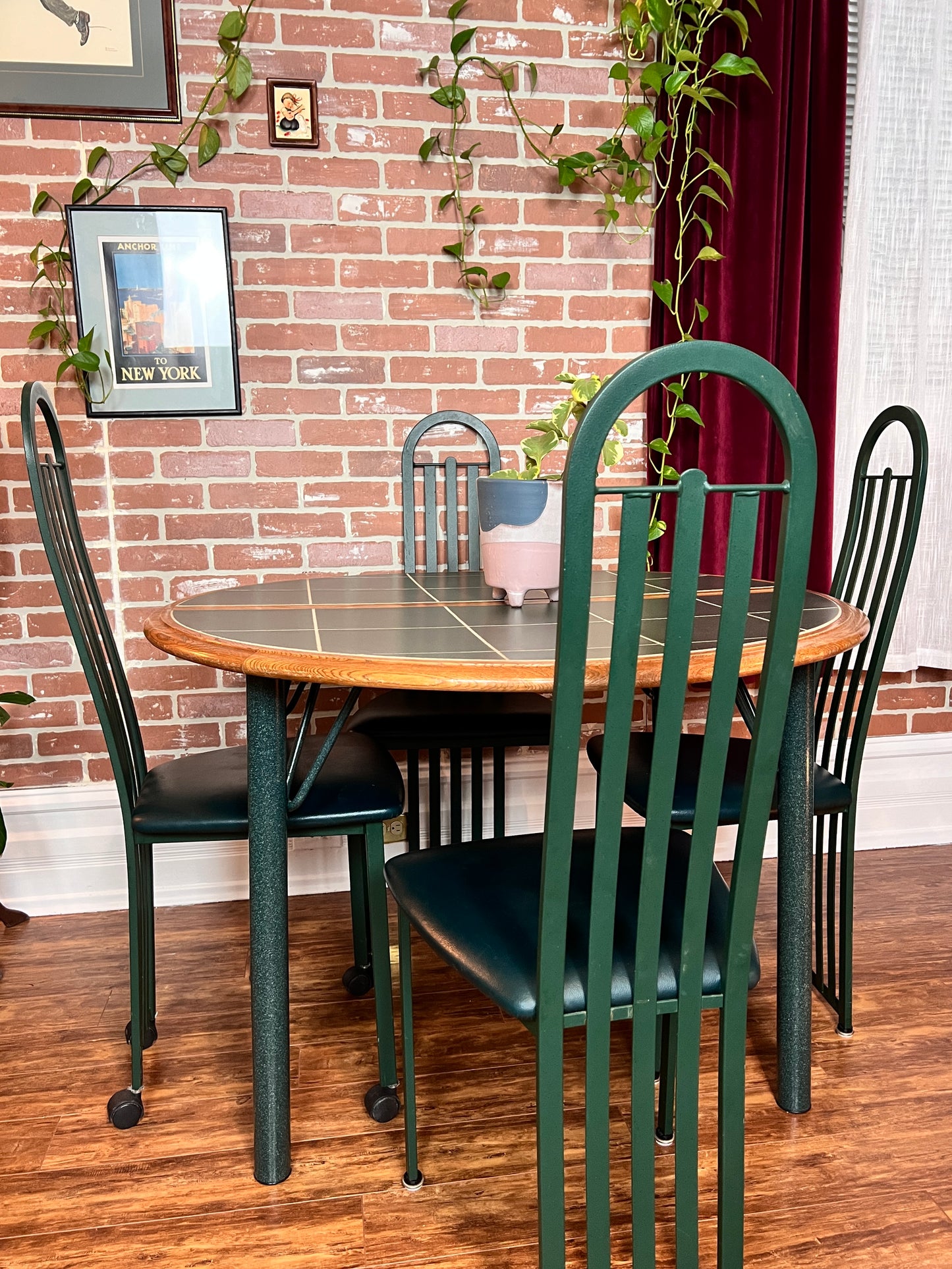 The Amisco Dining Set