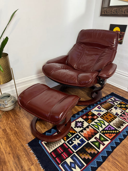 Ekornes Stressless maroon large leather reclincer chair & matching ottoman footstool 