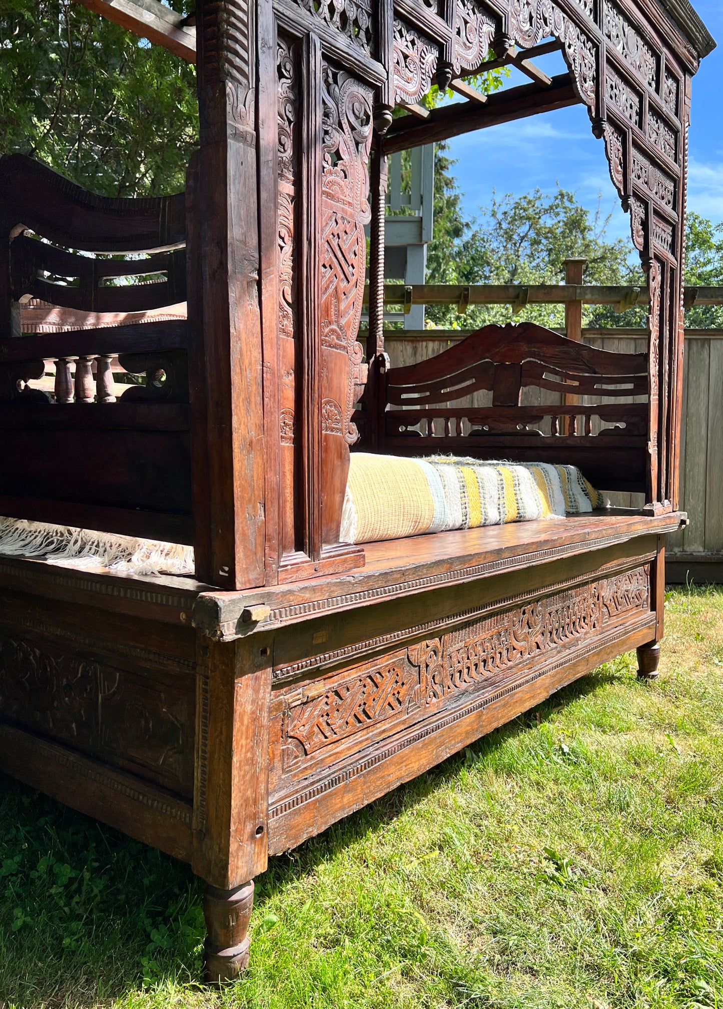 The Cantik Indonesian Daybed
