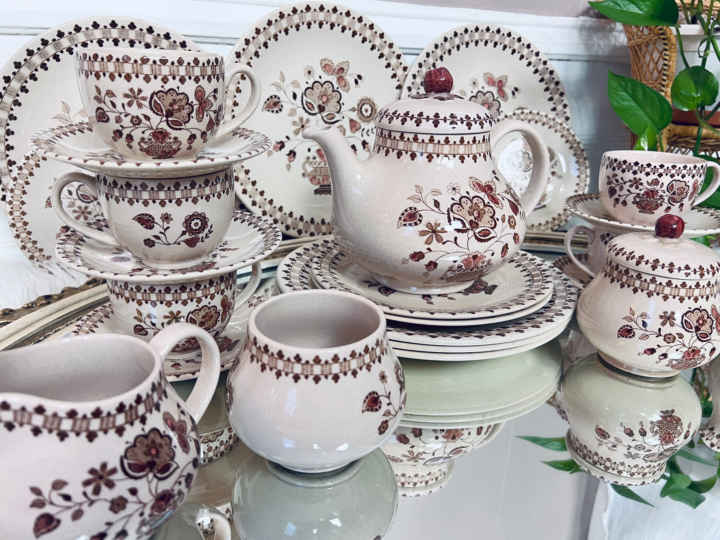 The Jamestown Tableware Set