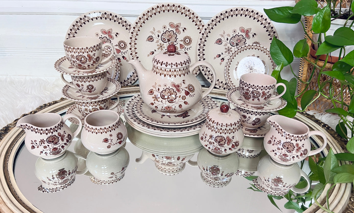 The Jamestown Tableware Set