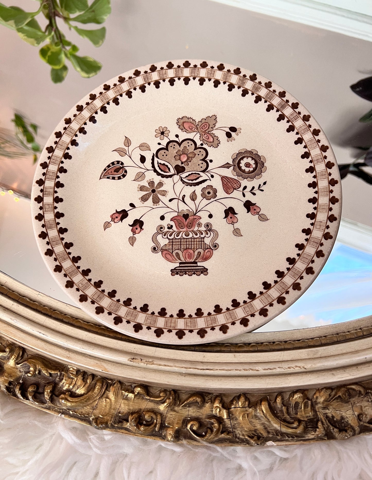 The Jamestown Tableware Set