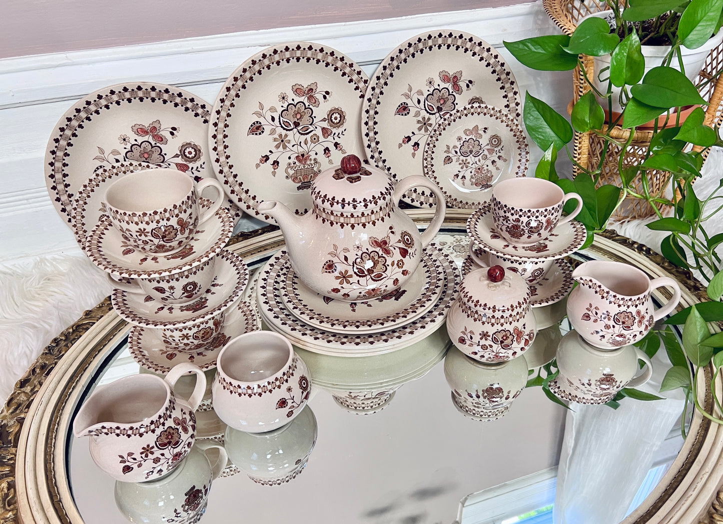 The Jamestown Tableware Set