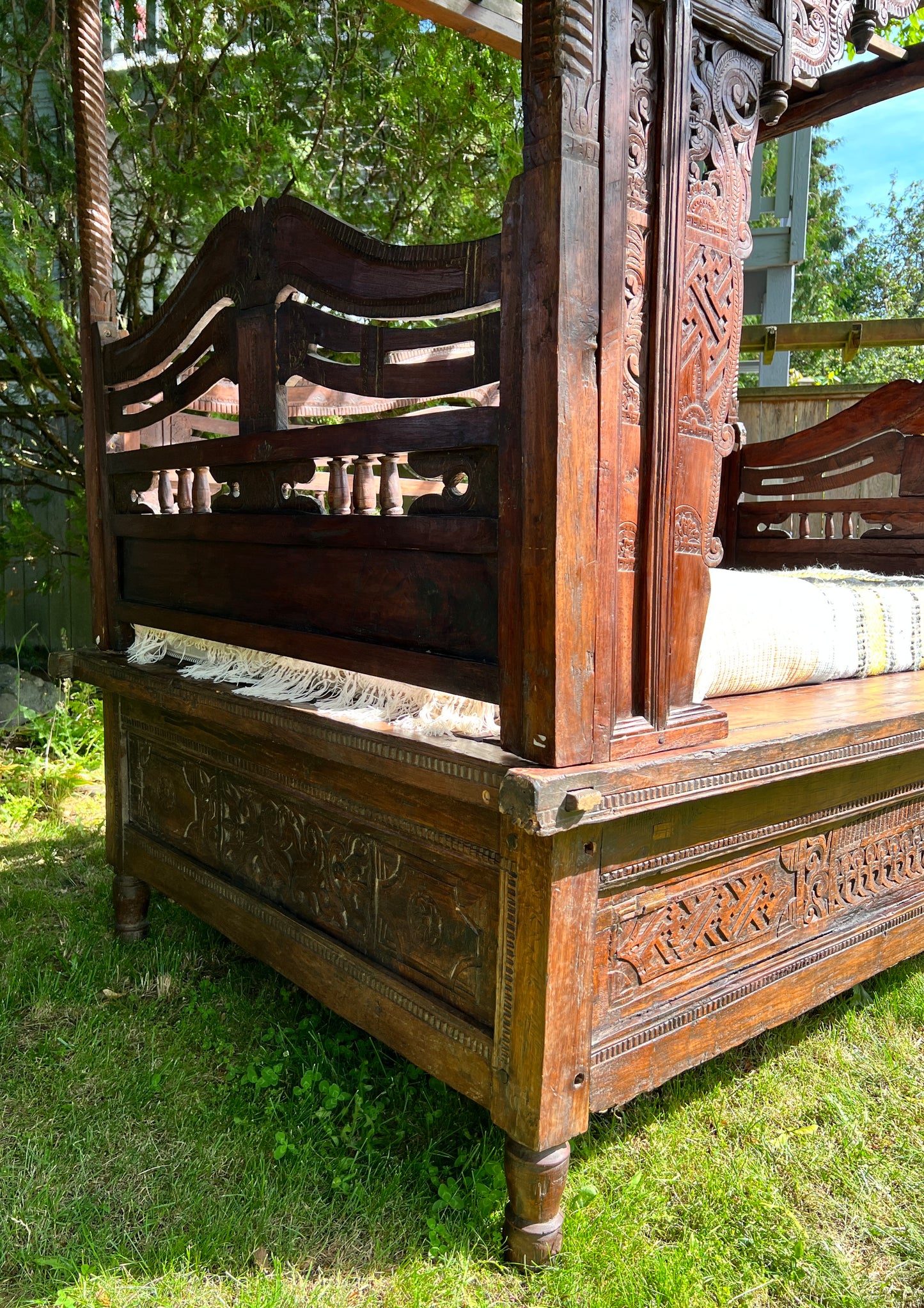The Cantik Indonesian Daybed