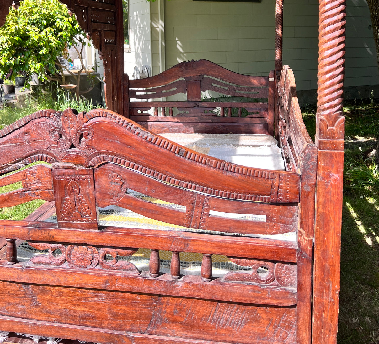 The Cantik Indonesian Daybed
