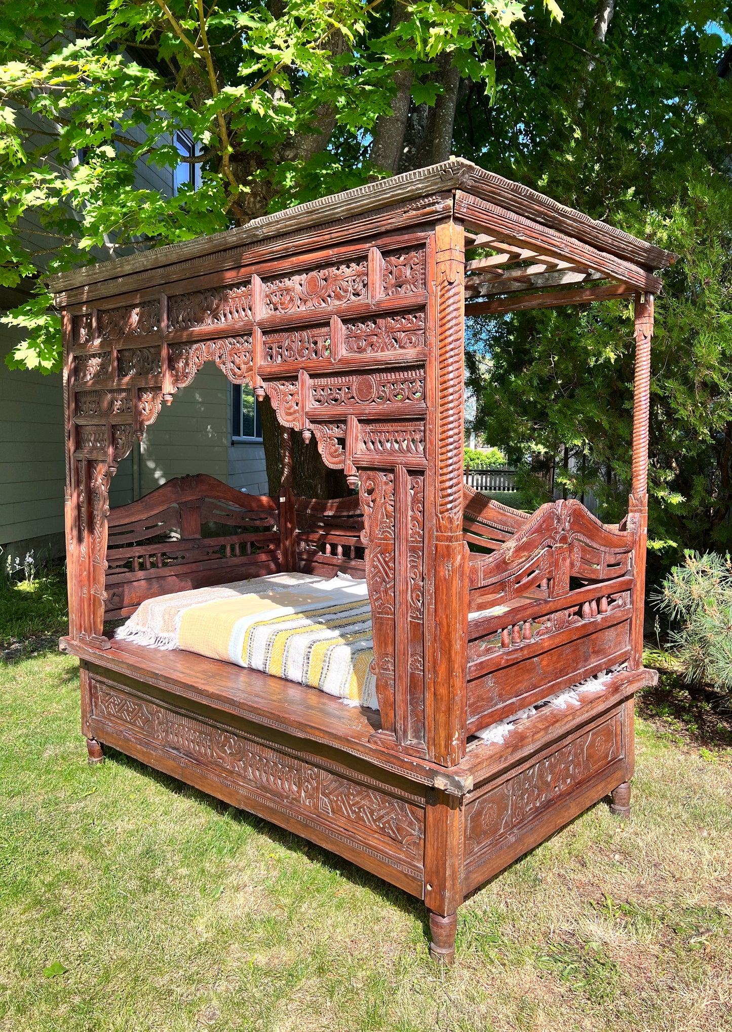 The Cantik Indonesian Daybed