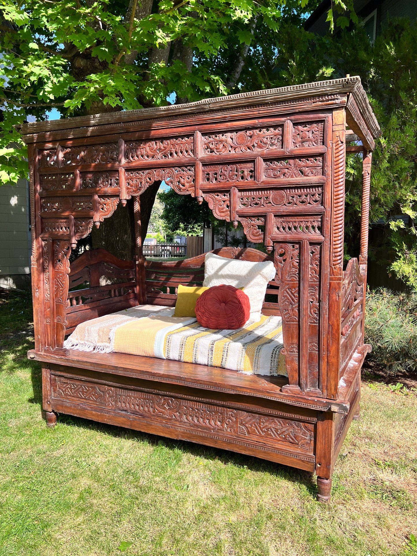 The Cantik Indonesian Daybed