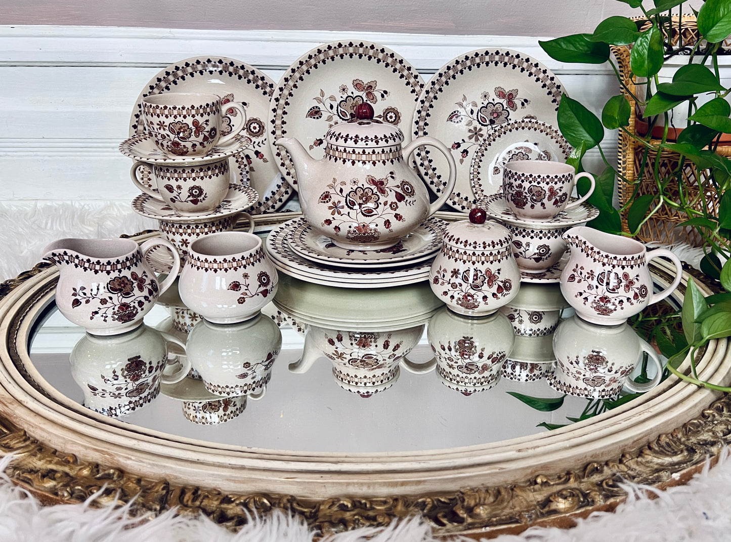 The Jamestown Tableware Set