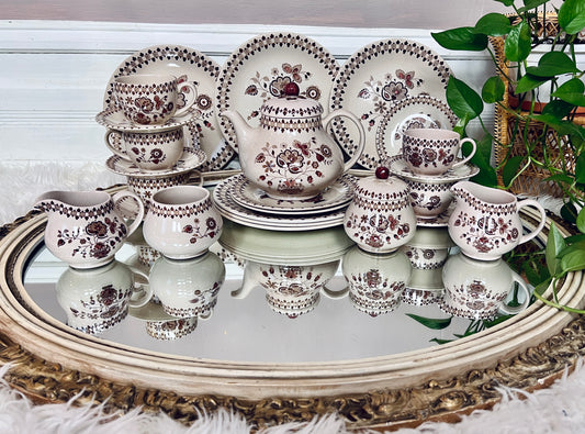The Jamestown Tableware Set