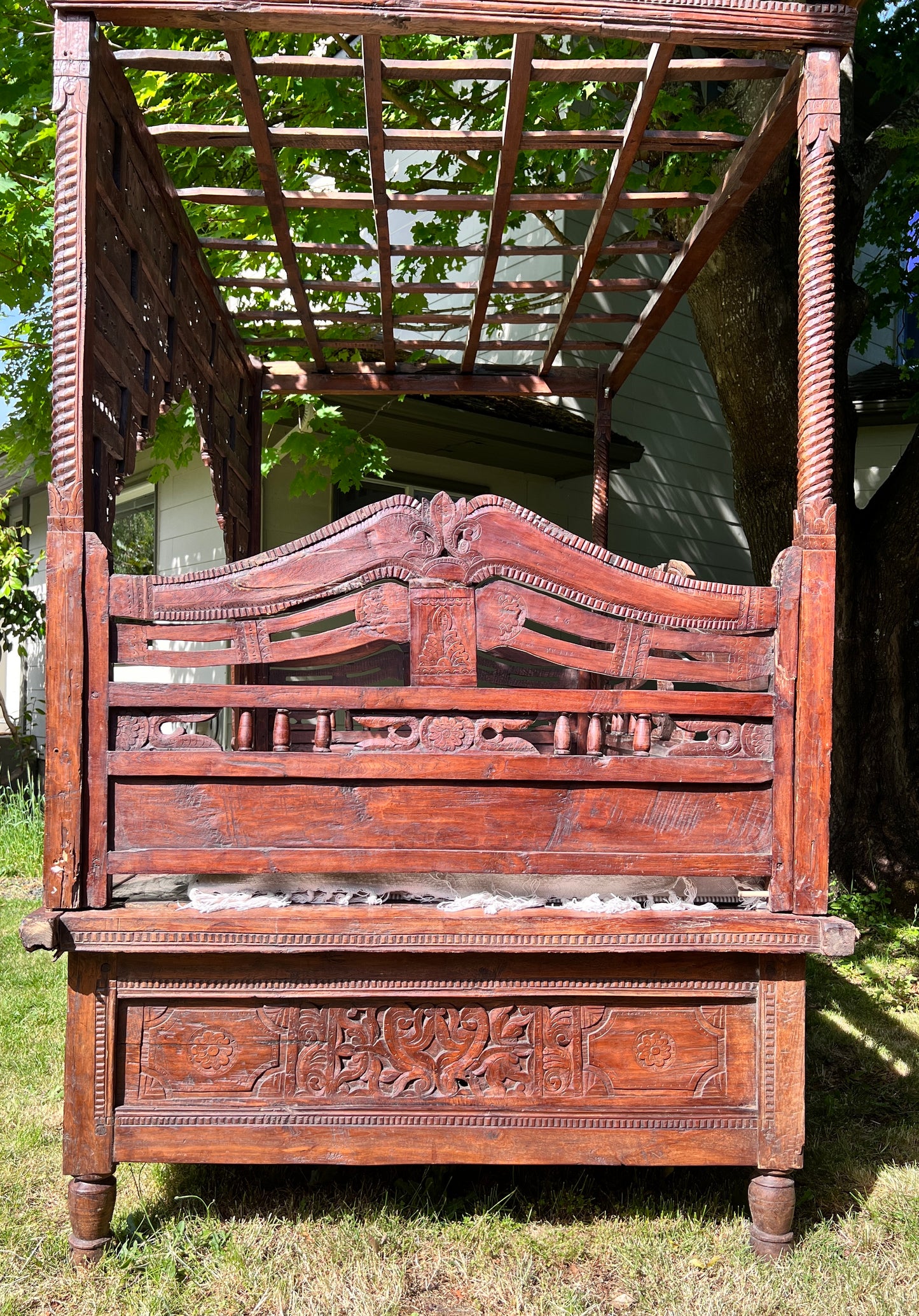 The Cantik Indonesian Daybed