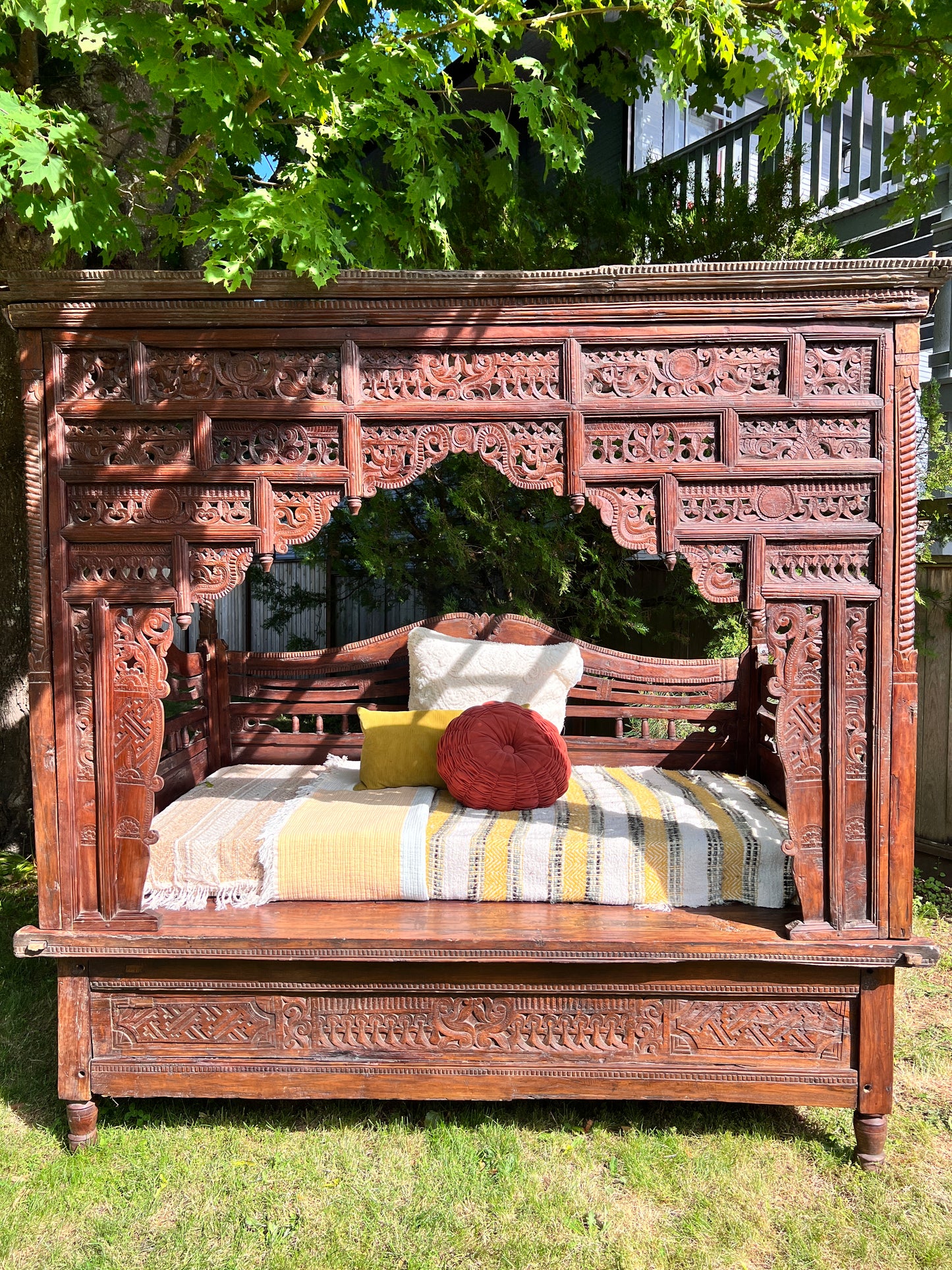The Cantik Indonesian Daybed