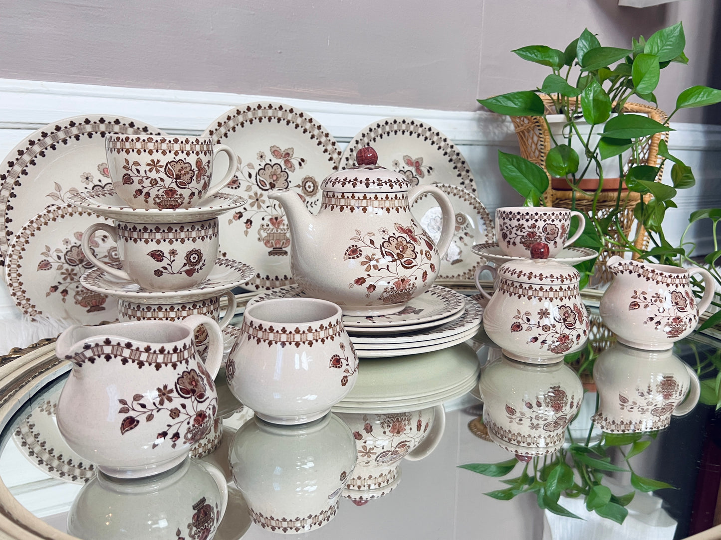 The Jamestown Tableware Set