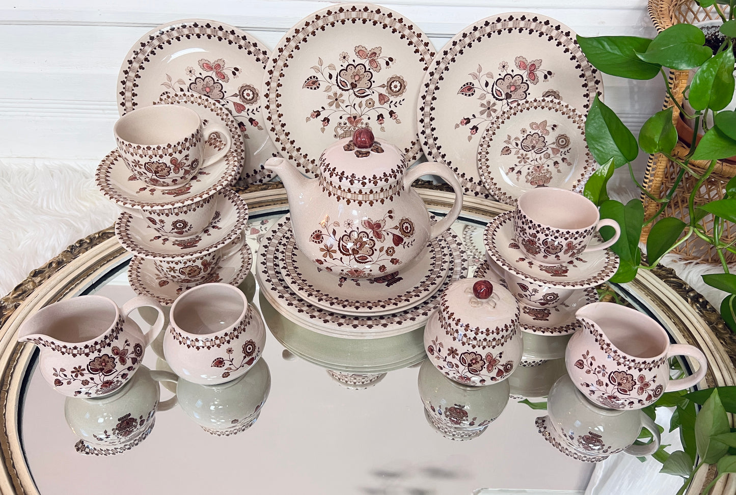 The Jamestown Tableware Set