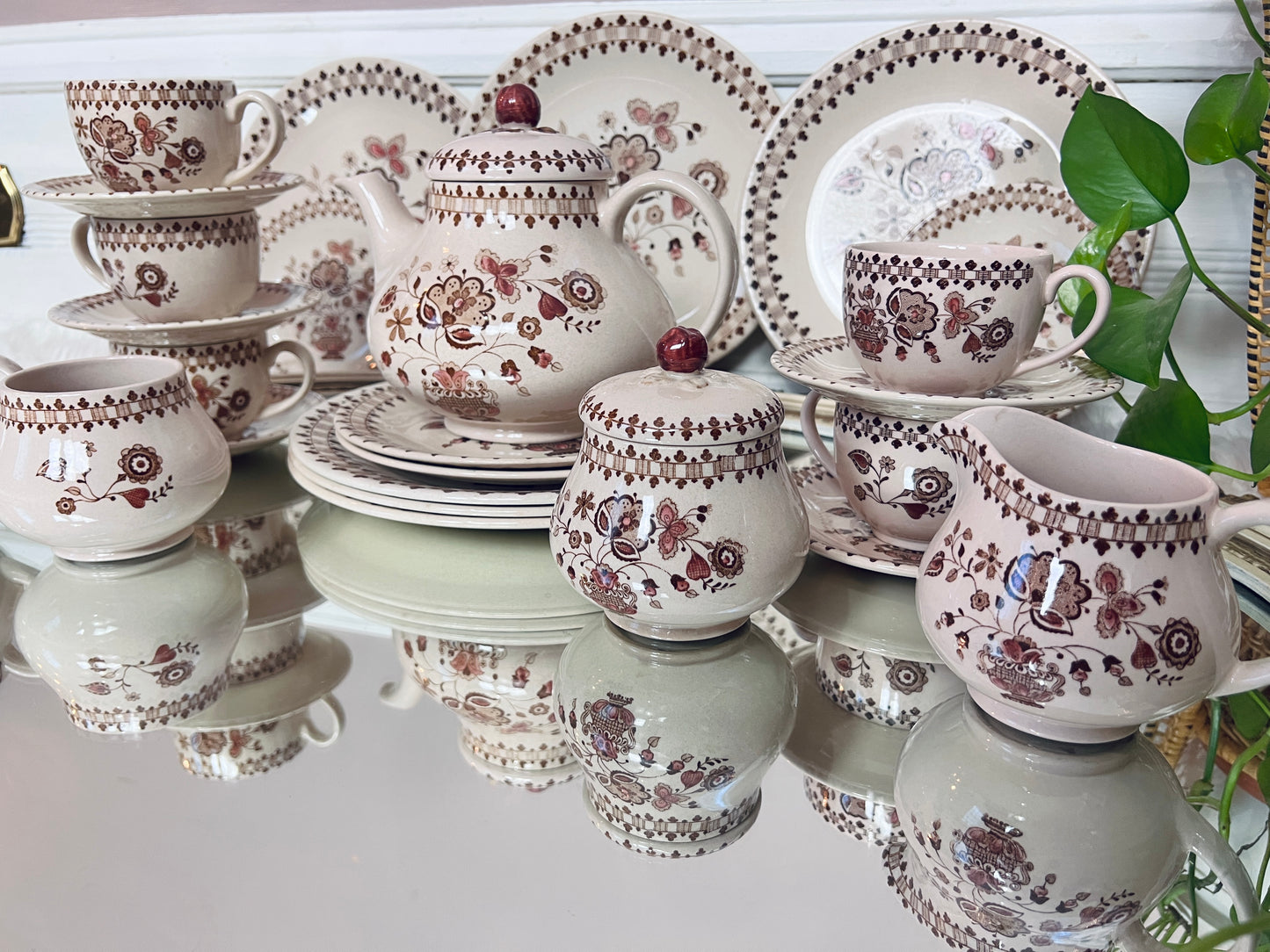 The Jamestown Tableware Set