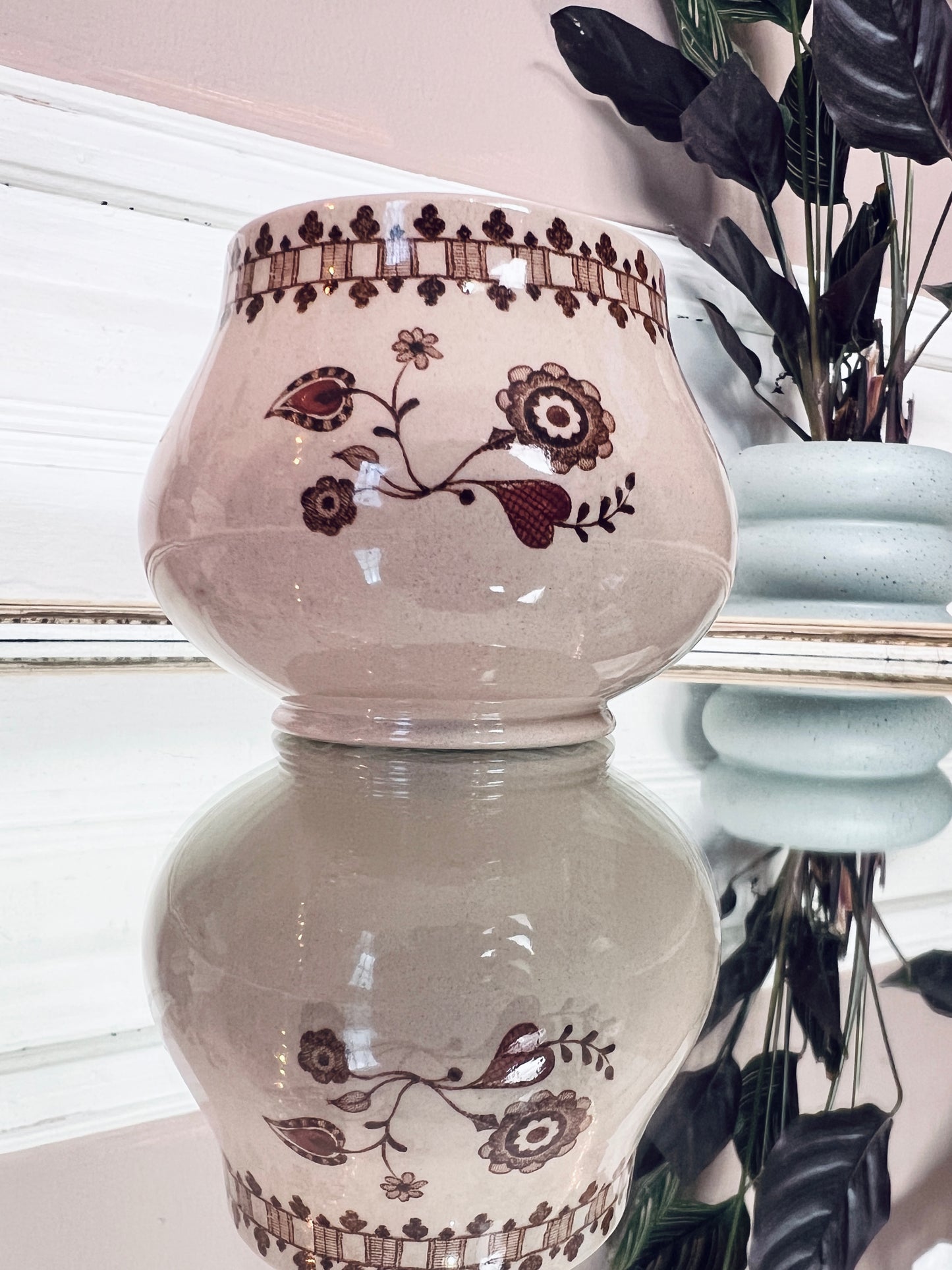 The Jamestown Tableware Set