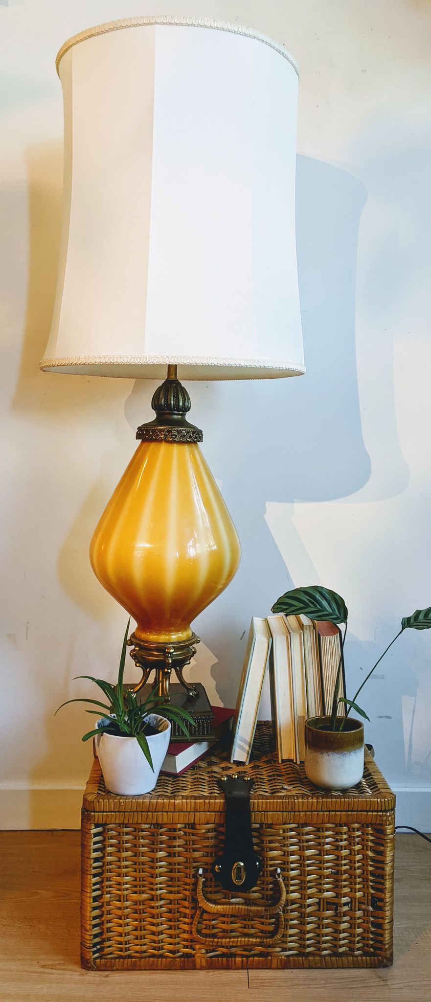 Vintage lamp retro caramel sam spade 40s 50s warm sweet hipsterVintage lamp retro caramel sam spade 40s 50s warm sweet hipster Leviton