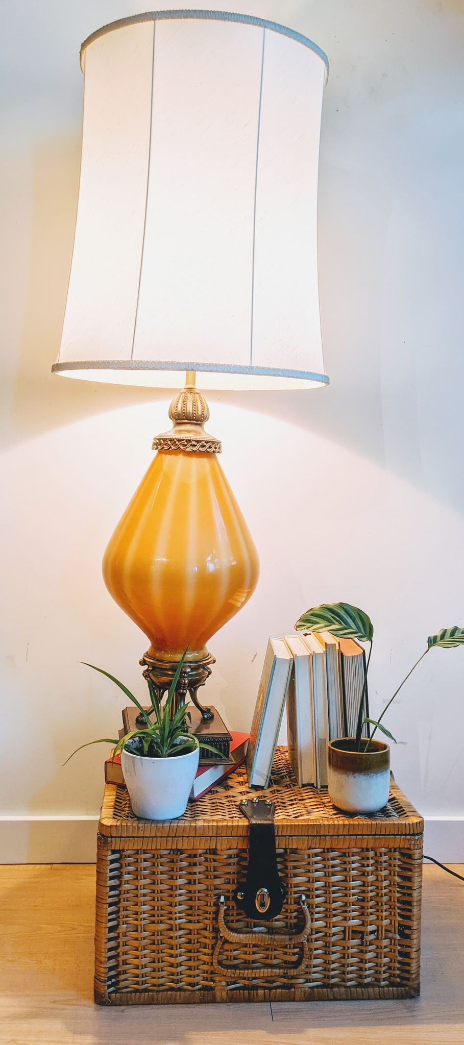 Vintage lamp retro caramel sam spade 40s 50s warm sweet hipsterVintage lamp retro caramel sam spade 40s 50s warm sweet hipster Leviton