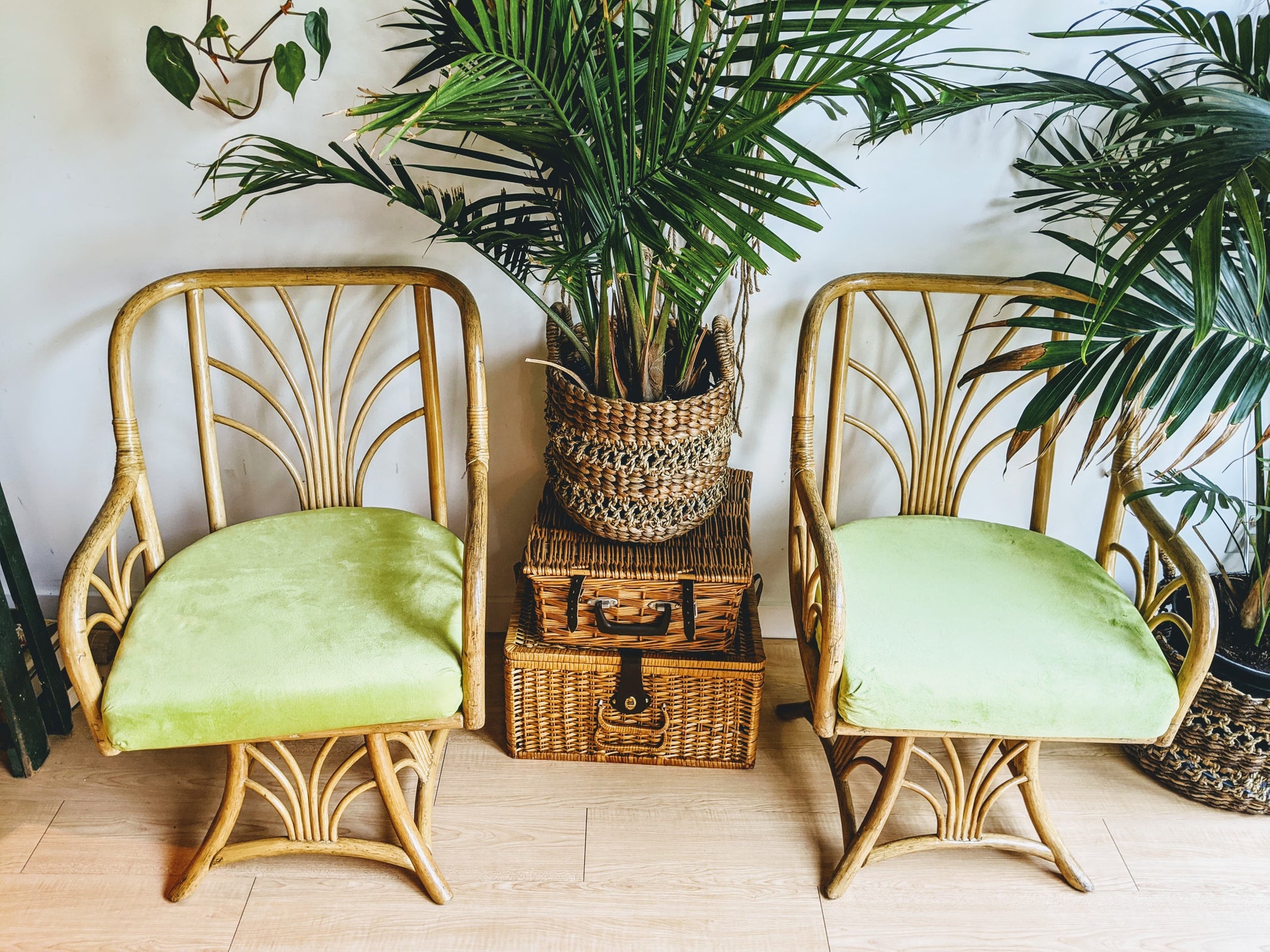 Vintage Rattan Swivel Arm Chair Lounge Retro Lime Green Cushion