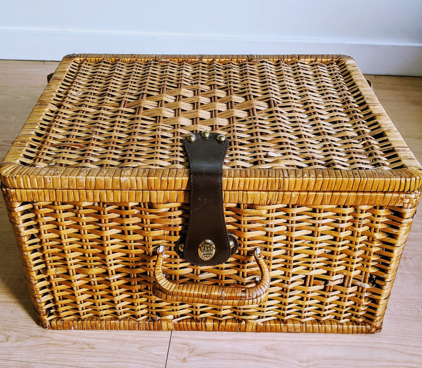Wicker Picnic Basket Vintage Brown Retro