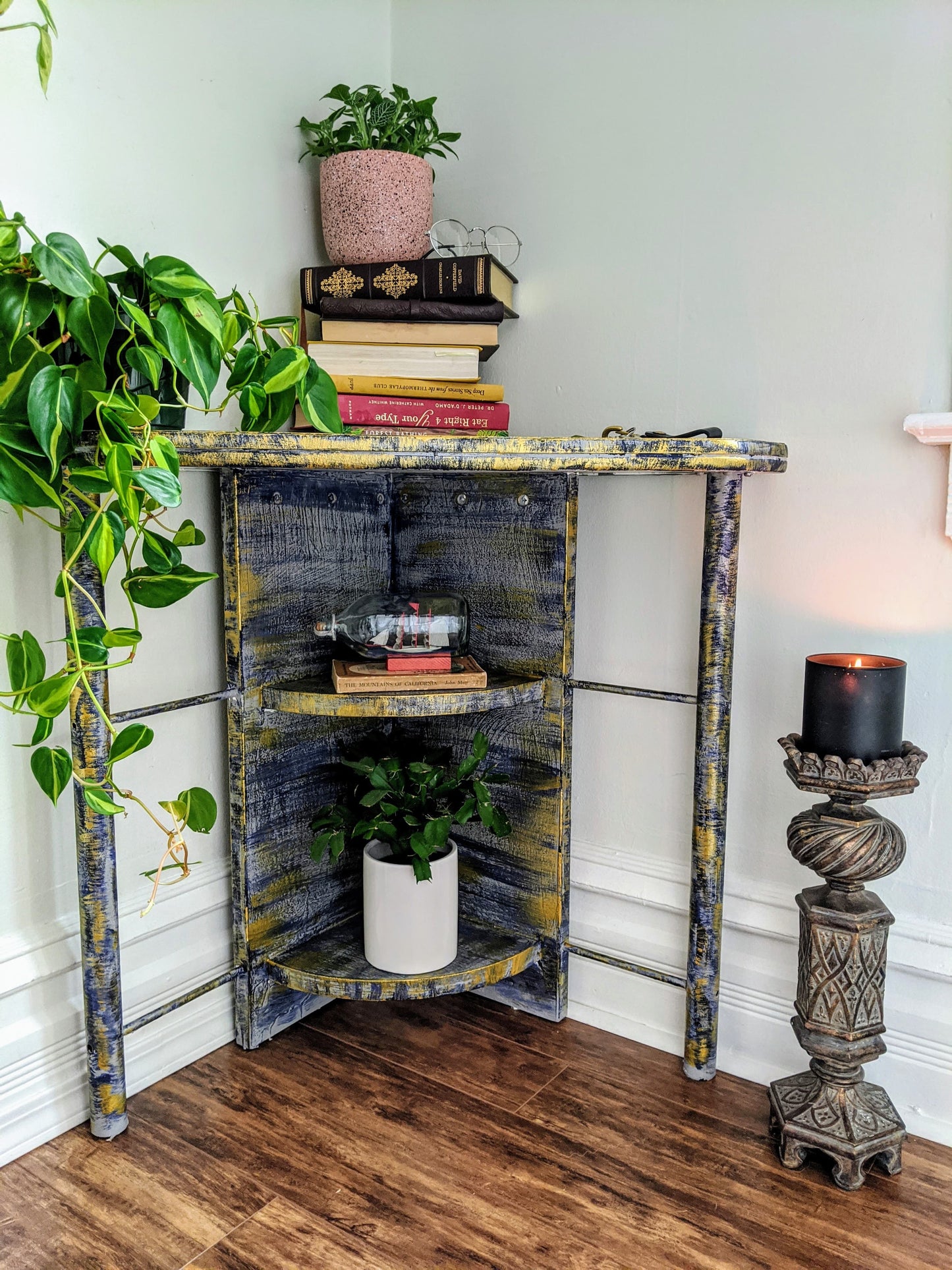 The Royal Star Corner Desk