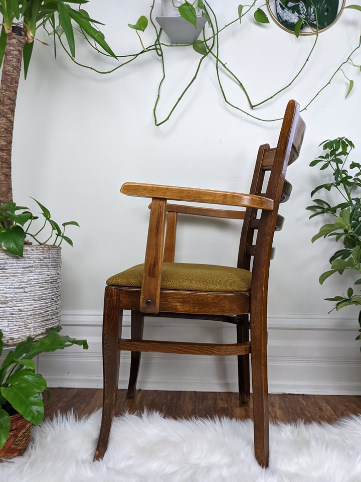 The Bucharest Chairs