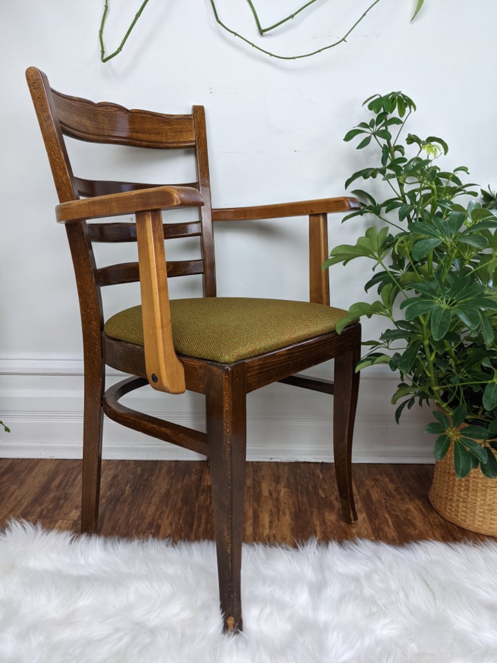 The Bucharest Chairs