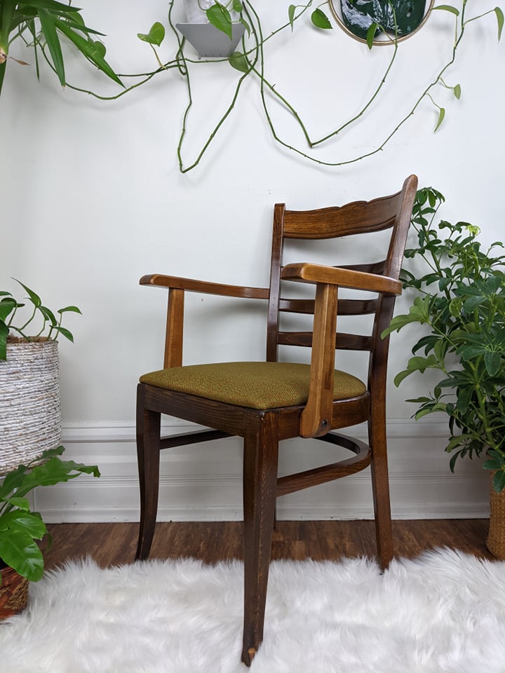 The Bucharest Chairs