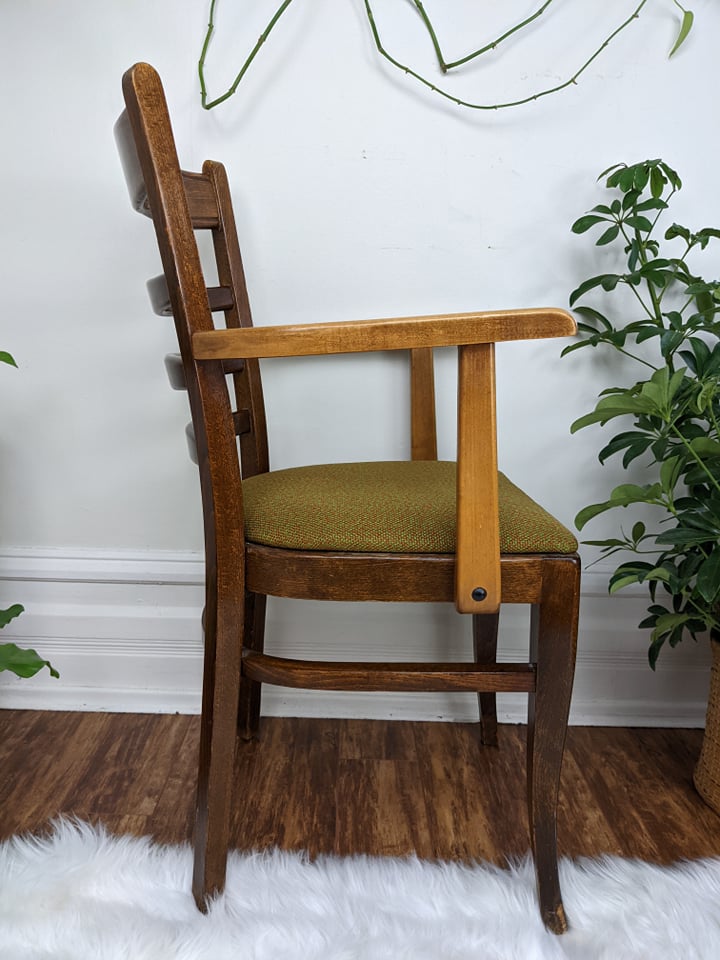 The Bucharest Chairs