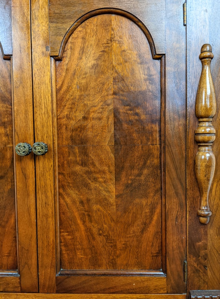 The Kormo Corner Cabinet