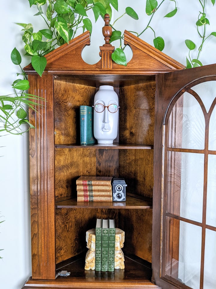 The Kormo Corner Cabinet