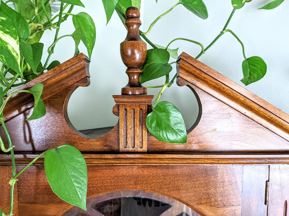 The Kormo Corner Cabinet