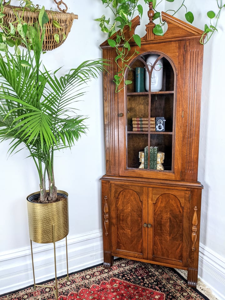 The Kormo Corner Cabinet