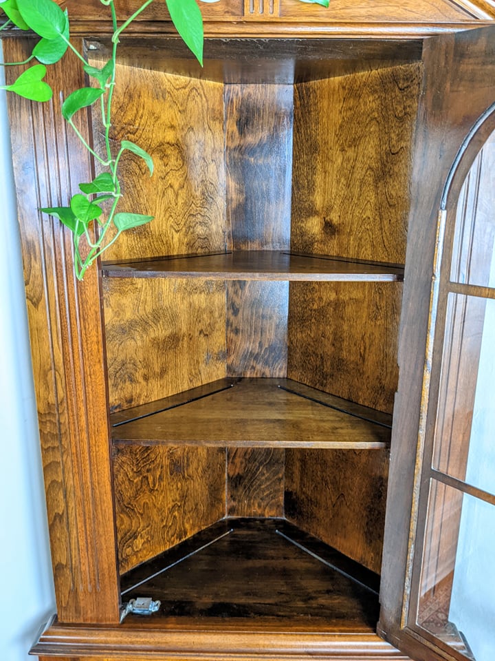 The Kormo Corner Cabinet