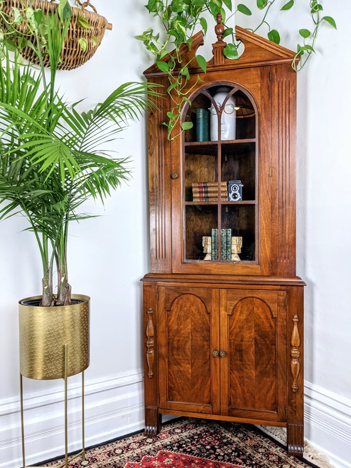 The Kormo Corner Cabinet