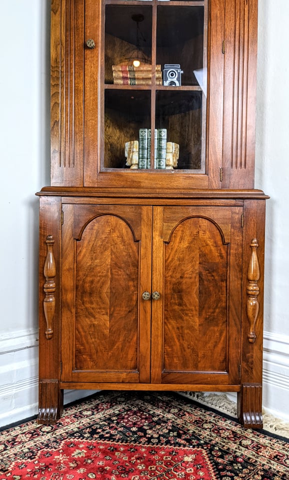 The Kormo Corner Cabinet