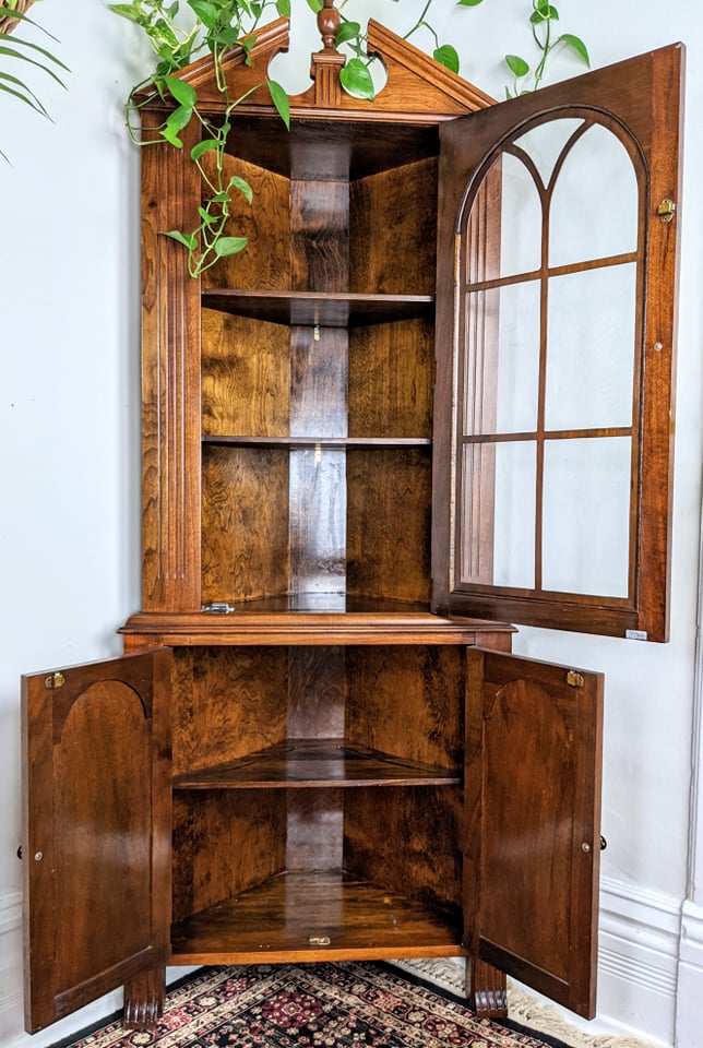 The Kormo Corner Cabinet